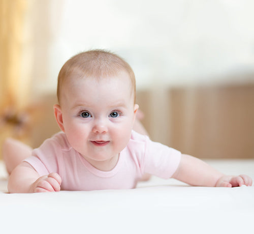 Kiedy i jak długo kłaść maluszka na brzuszku - Mustela Poland - 1