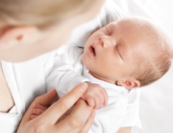 Jak pomóc dziecku z kolką? 5 sposobów na walkę z kolką! - Mustela Polska - 1