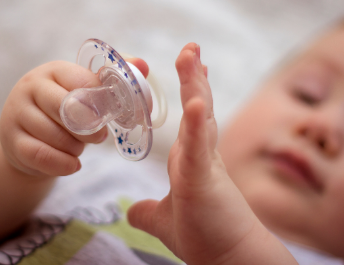 Jak pomóc dziecku kontrolować negatywne emocje? - Mustela Polska - 1