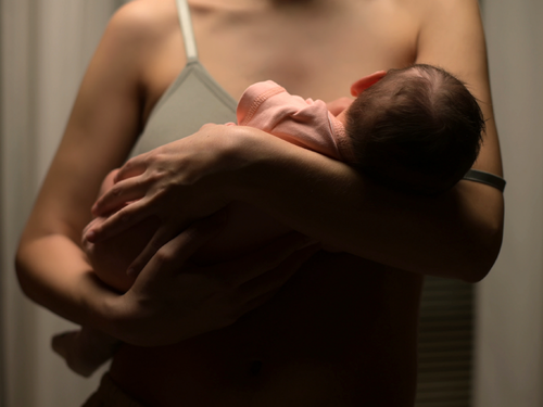 Połóg w praktyce: 4 pojęcia, które pomogą Ci zrozumieć, co dzieje się z Twoim ciałem - Mustela Poland - 1