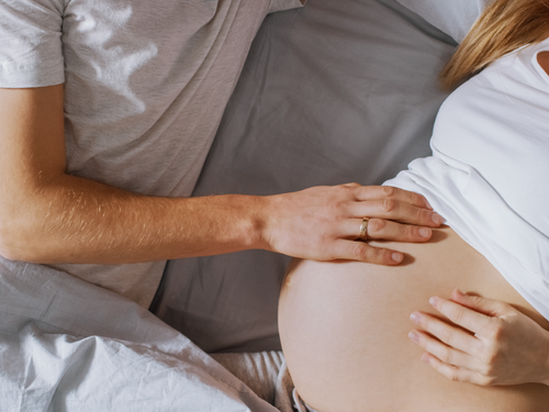 Intymność w ciąży - jak robić to bezpiecznie? - Mustela Poland - 1