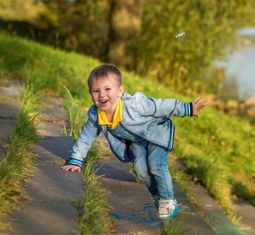 Jak pielęgnować wrażliwą skórę dziecka w okresie wiosenno-letnim? - Mustela Poland - 1