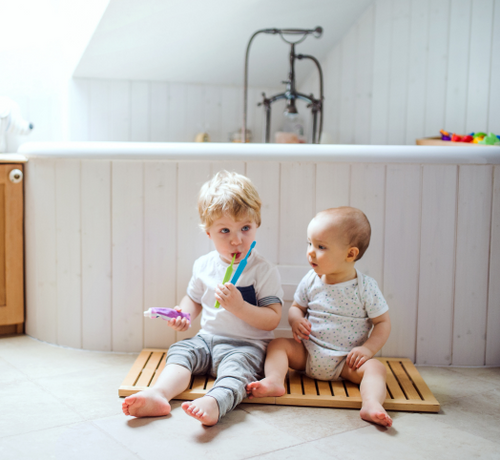 Kiedy zacząć myć zęby dziecku? - Mustela Poland - 1