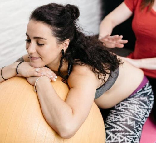 6 sposobów na ból pleców w ciąży - Mustela Poland - 1