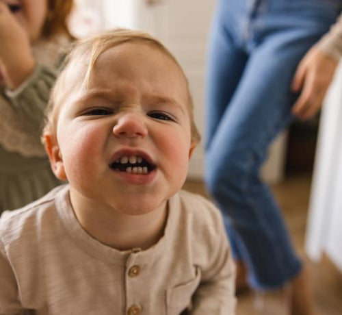Dziecko gryzie! Jak oduczyć dziecko gryzienia? - Mustela Poland - 1