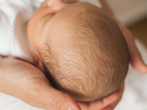 Skóra głowy dziecka - delikatna jak twarz, wymagająca jak ciało - Mustela Poland - 1