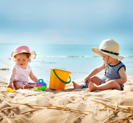 Dziecko na plaży - Ochrona przeciwsłoneczna 2