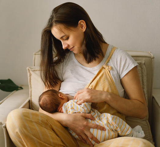 Ile powinien jeść noworodek? - karmienie piersią i mlekiem modyfikowanym