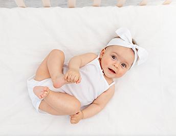 Jak ubierać noworodka latem? - mustela blog